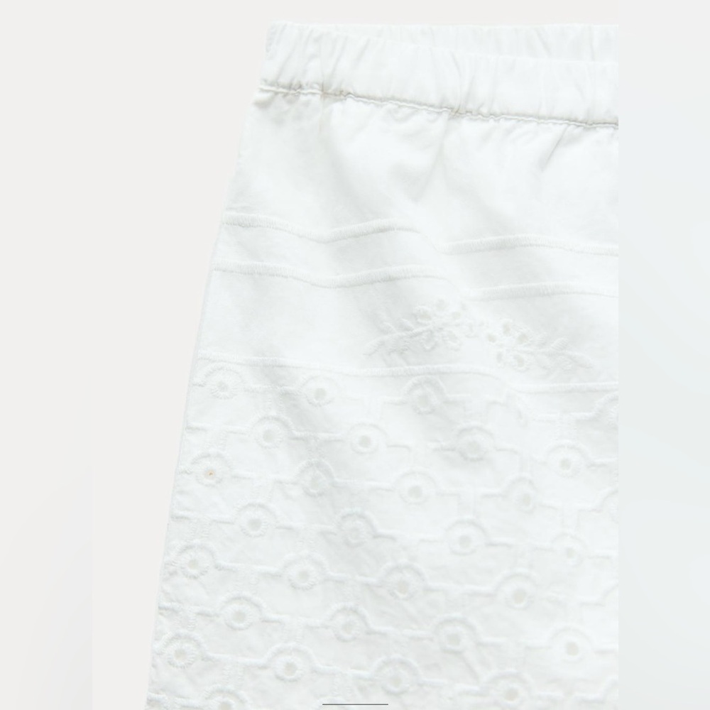 Zara White Elastic Mid waist Shorts - Picture 4 of 7